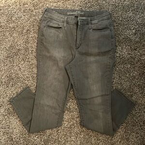 Size 10 grey skinny jeans. Size 10/30R. Universal thread. Very soft.